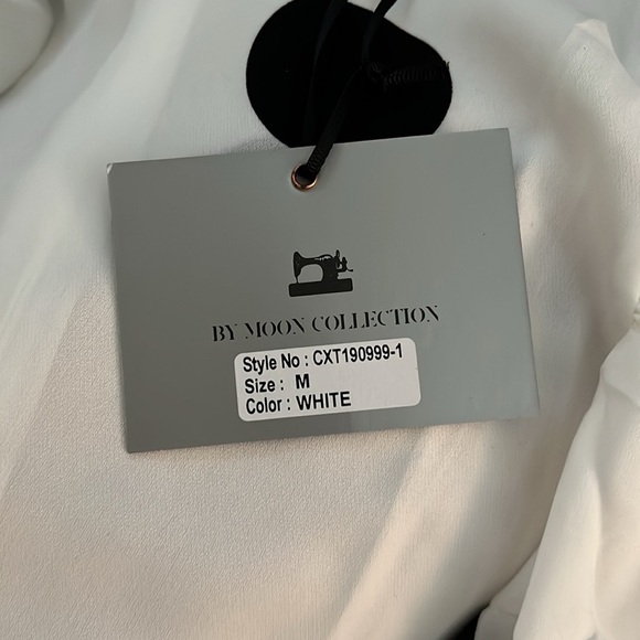 💥REDUCED💥La Vie Top, long balloon sleeves black dots Super cute NWT - Picture 2 of 5